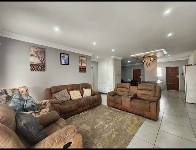 3 BEDROOM TOWNHOUSE FOR SALE IN ARCON PARK